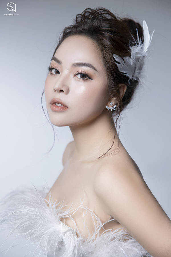 Vợ nhạc sĩ Phú Quang nghẹn lời xúc động trong buổi ra mắt album của Mai Diệu Ly - Ảnh 2.