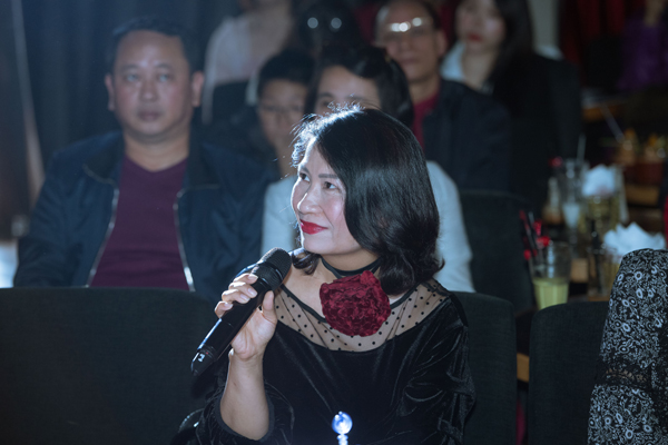 Vợ nhạc sĩ Phú Quang nghẹn lời xúc động trong buổi ra mắt album của Mai Diệu Ly - Ảnh 4.