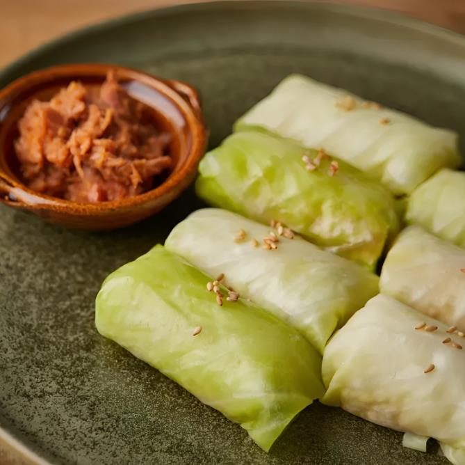 Học người Hàn cách làm món bắp cải cuộn vừa đơn giản, vừa thơm ngon - Ảnh 4.