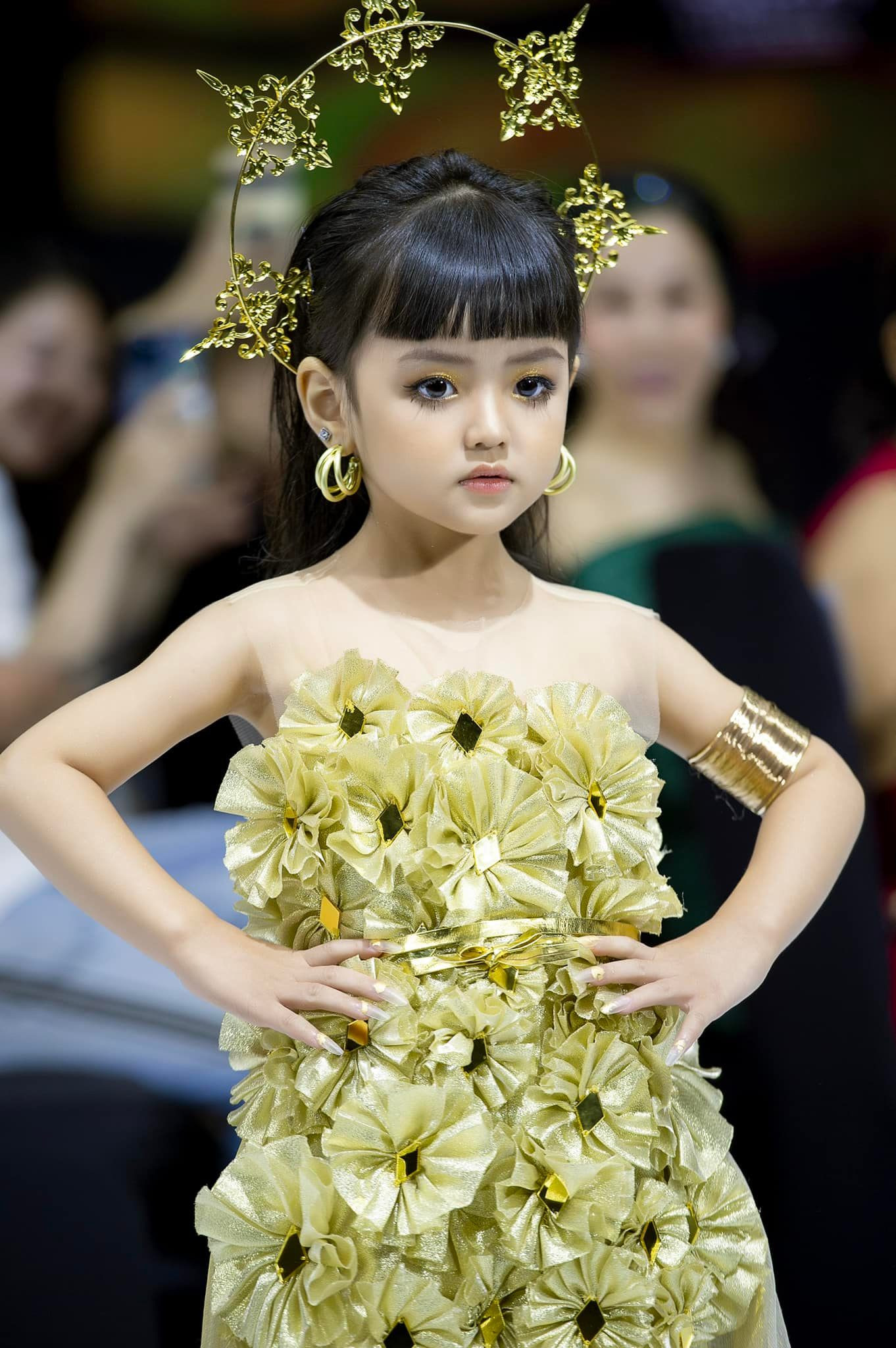Diễn viên 5 tuổi tham gia nhiều phim hot giờ vàng gây chú ý - Ảnh 12. Diễn viên 5 tuổi tham gia nhiều phim hot giờ vàng gây chú ý - Ảnh 12.