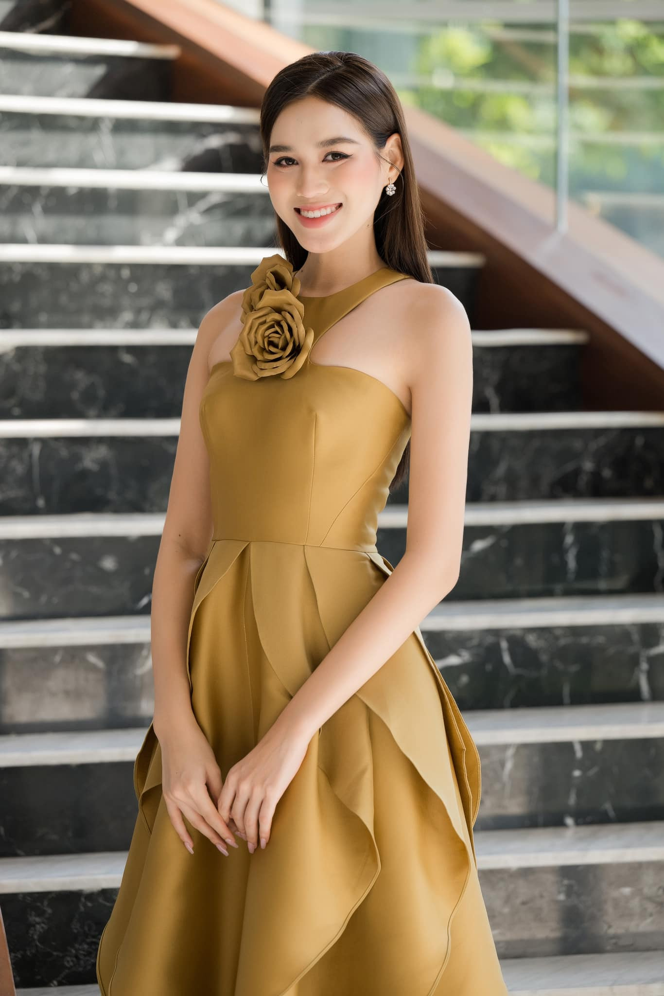 Hoa hậu Đỗ Thị Hà: Nhiều cú sốc đến với tôi và gia đình - Ảnh 10.