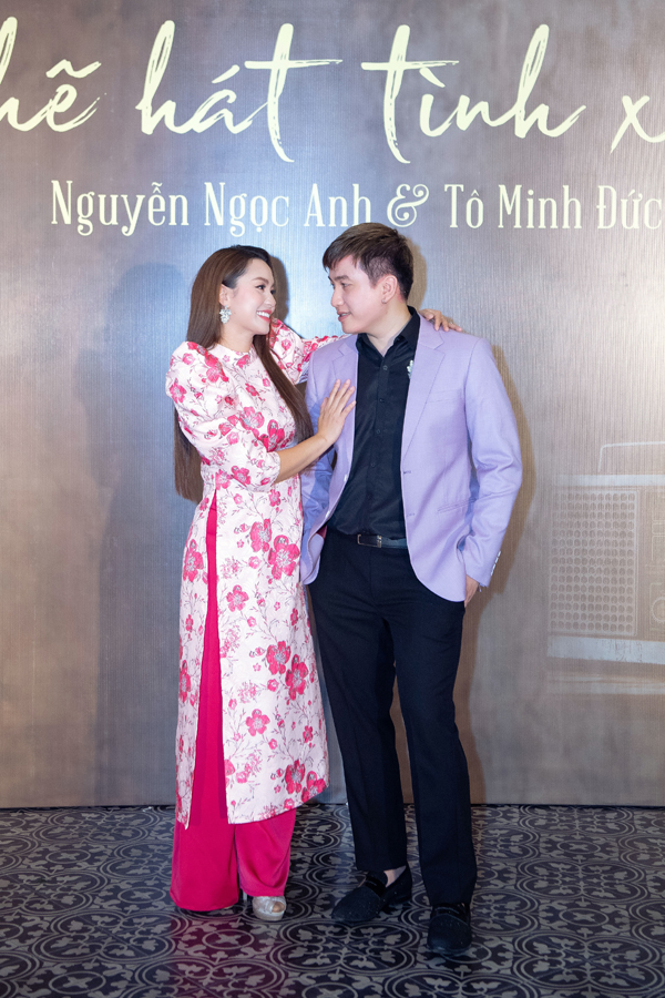 Con gái Ngọc Anh - Tô Minh Đức bé xíu đã tham gia ca hát cùng bố mẹ - Ảnh 4.