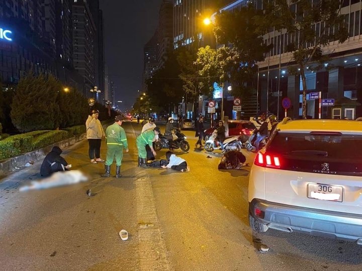 Hà Nội: Nữ tài xế lao xe vào 3 người đi bộ, 1 nạn nhân nhập viện - Ảnh 1.