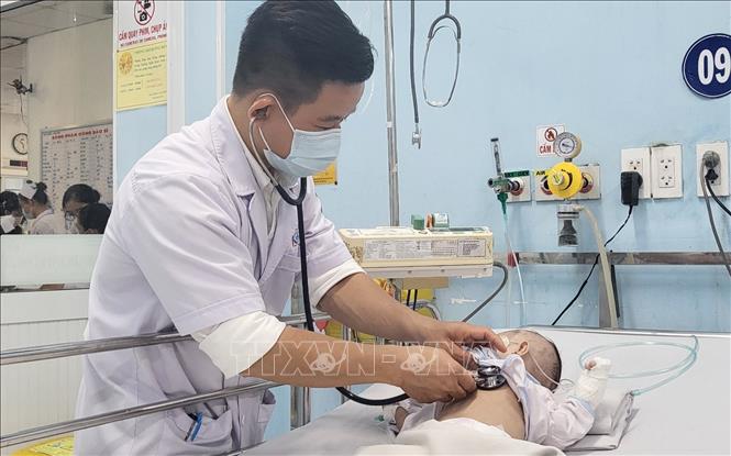 TP Hồ Chí Minh: Nhiều trẻ nhập viện do viêm não, viêm màng não - Ảnh 1.