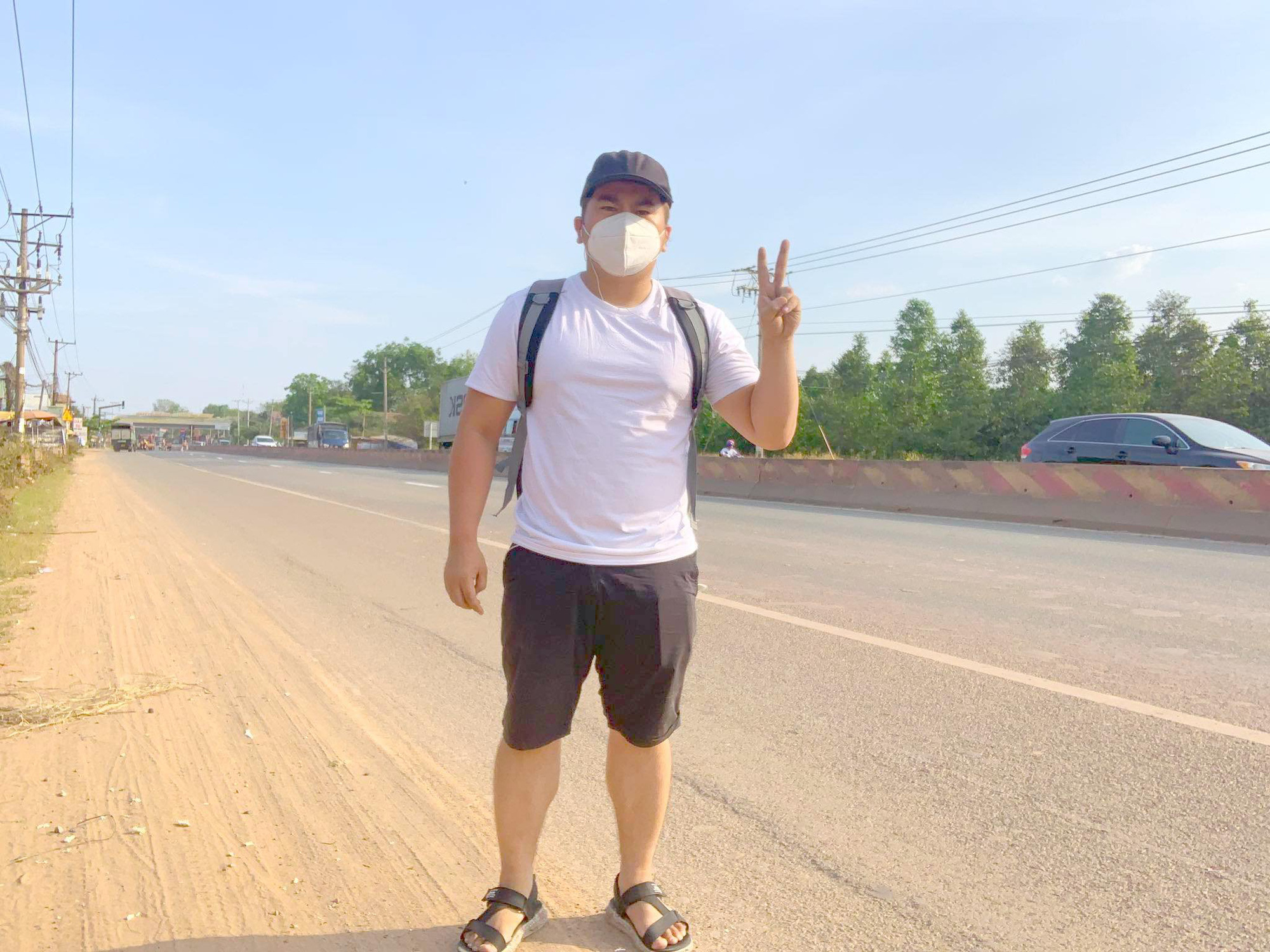 Chàng trai đi bộ 160 km kịp về quê đón giao thừa cùng gia đình - Ảnh 2.