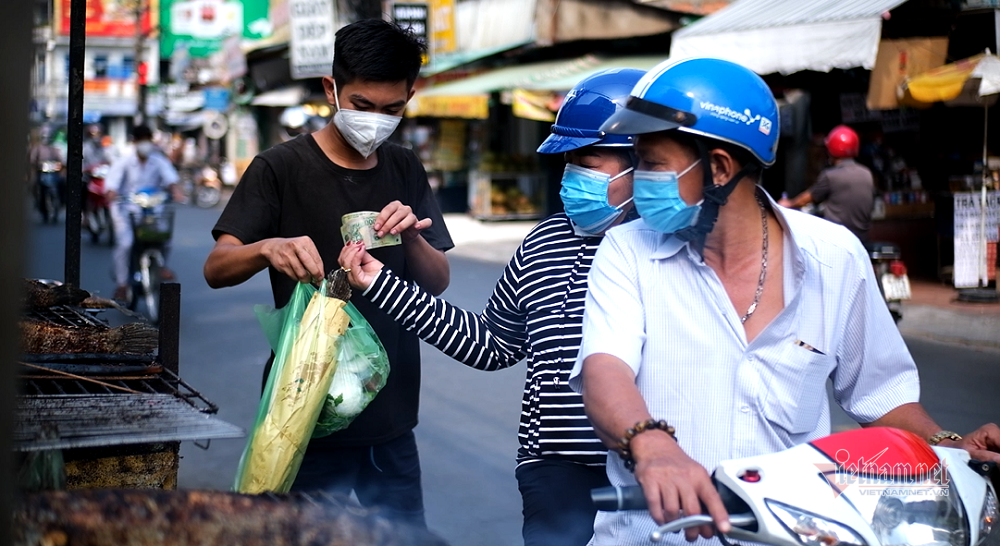 'Mẹ đẻ' món cá lóc nướng cúng Thần Tài, ngày bán 5.000 con thu 750 triệu - Ảnh 6.