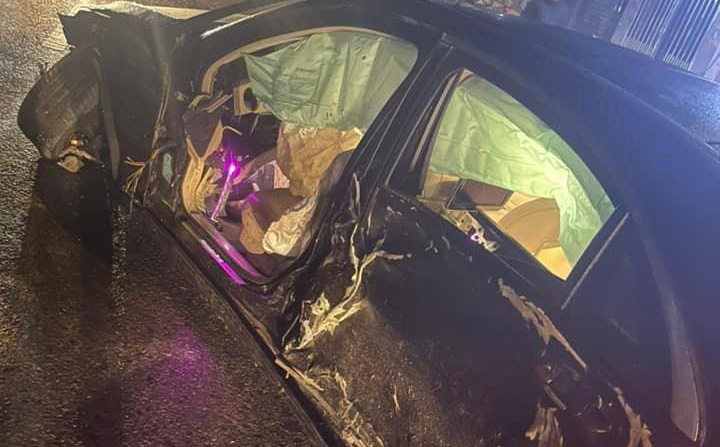 Si&ecirc;u xe Maybach đ&acirc;m v&agrave;o cột điện, thất kinh khi nh&igrave;n h&igrave;nh dạng &ocirc; t&ocirc; tại hiện trường - Ảnh 1.