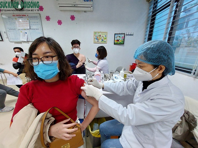 Chiều 10/2: Cả nước tiêm trên 184 triệu liều vaccine phòng COVID-19; trong đó hơn 30 triệu mũi 3 - Ảnh 1.