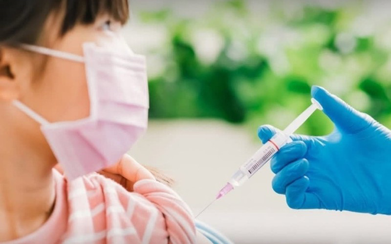 Cân nhắc tiêm vắc xin COVID-19 cho trẻ từ 5-11 tuổi: Nếu không tính đến yếu tố hậu COVID-19 ở trẻ là rất nguy hiểm!
