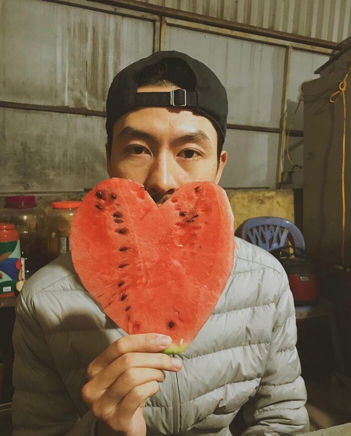 Chưa đến Valentine nhưng Đen Vâu đã 'thả tim' cho ai đó, netizen rần rần chúc mừng nam rapper - Ảnh 2.