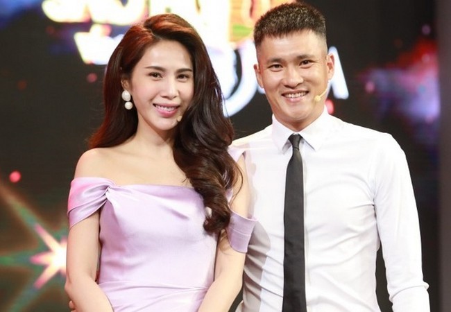 5 cặp vợ chồng ngôn tình nhất showbiz Việt - Ảnh 14.