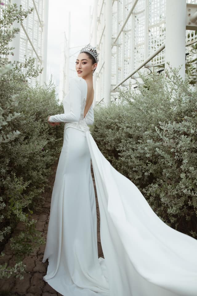 Không phải Đỗ Mỹ Linh, Lương Thùy Linh mới là nàng hậu mặc váy cưới - Ảnh 3.