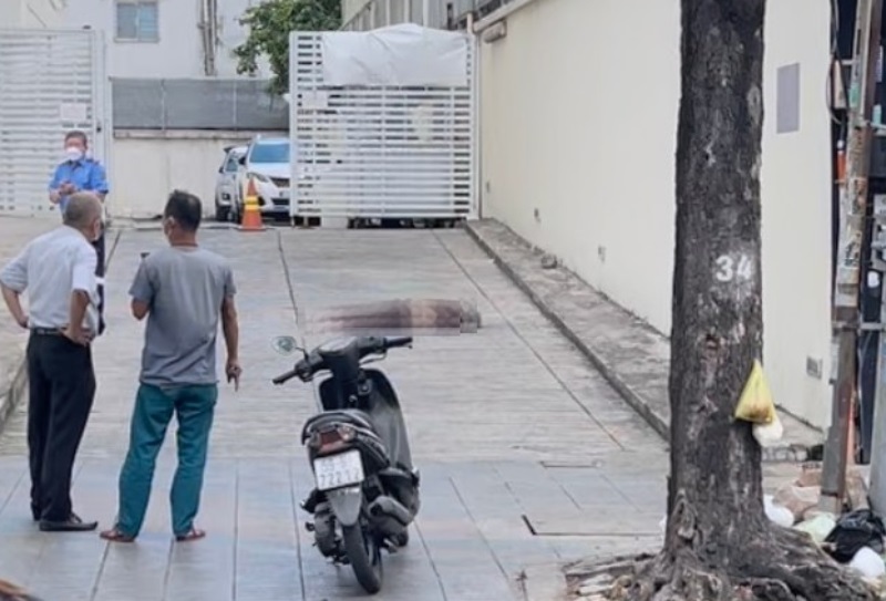 Cụ b&agrave; 75 tuổi tử vong nghi rơi từ lầu 7 chung cư ở TP.HCM - Ảnh 1.