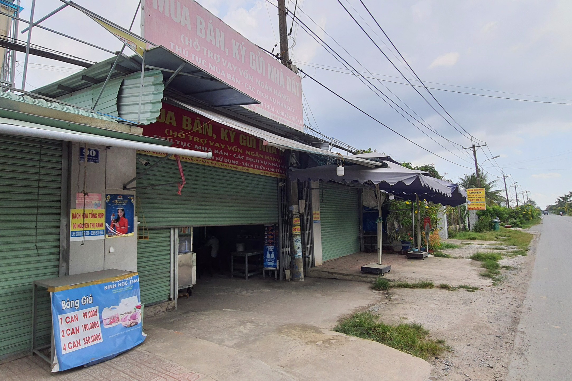 Nữ chủ tiệm tạp hóa bị 4 thanh niên tấn công lúc nửa đêm - Ảnh 3.