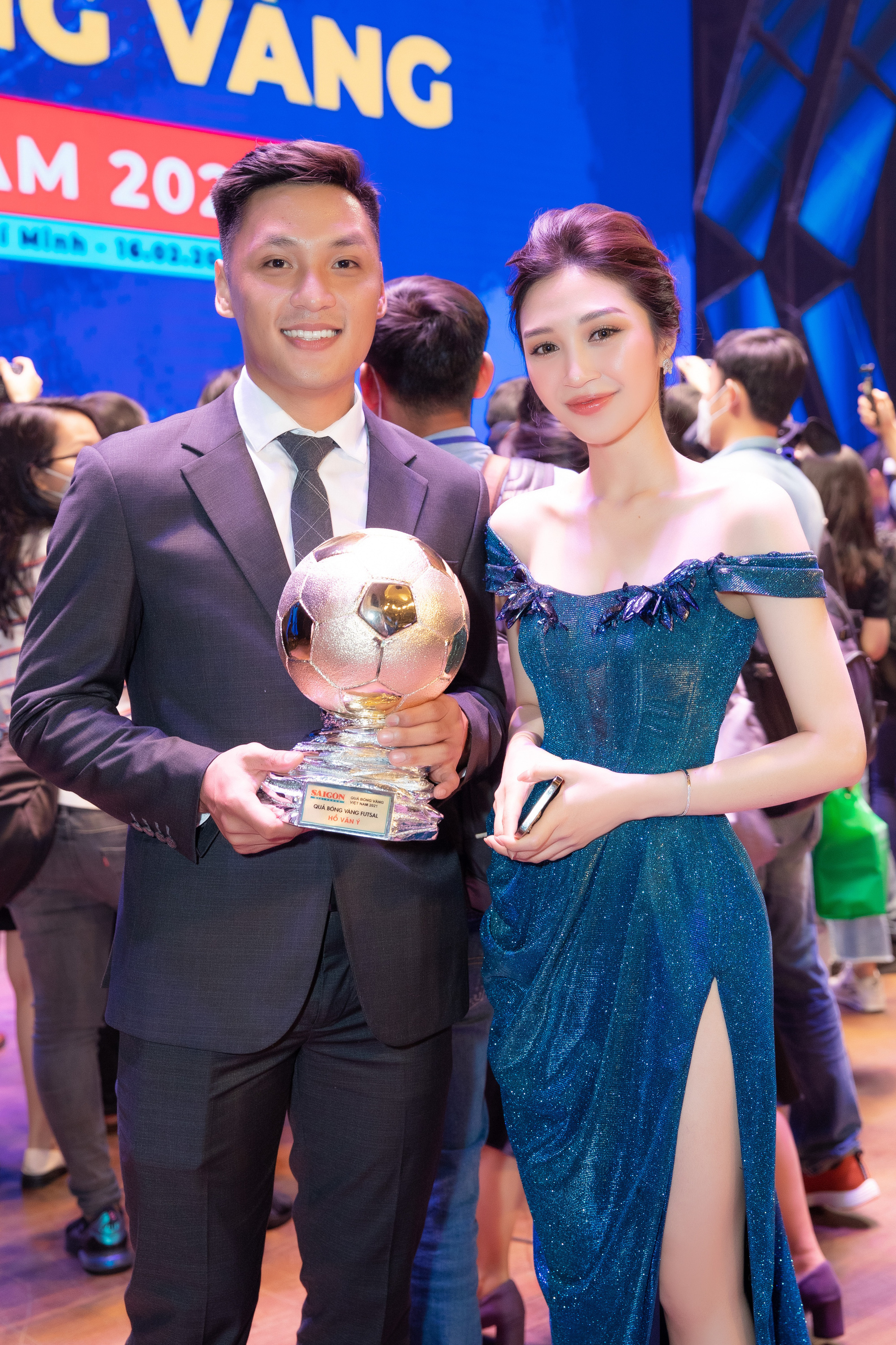 Tiết lộ danh tính nữ MC VTV xinh đẹp dẫn Gala trao giải Quả bóng vàng 2021 - Ảnh 5.