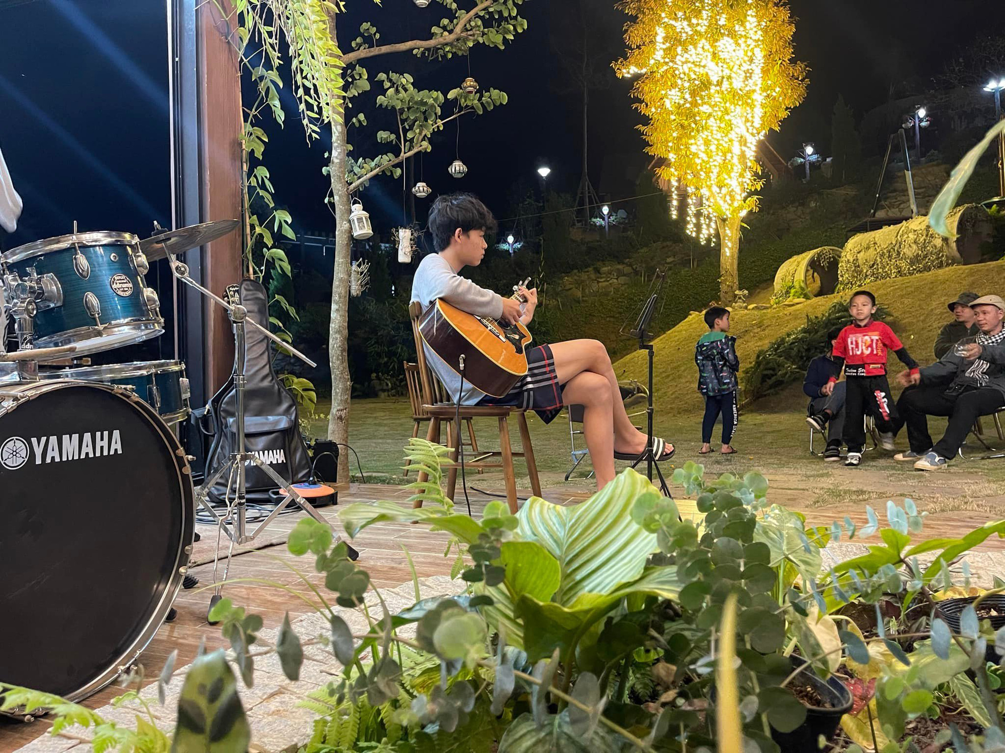 Ngôi nhà nhỏ trên thảo nguyên bước ra từ phim ảnh, làm từ gỗ, chi phí khoảng 1 tỷ đồng - Ảnh 12.