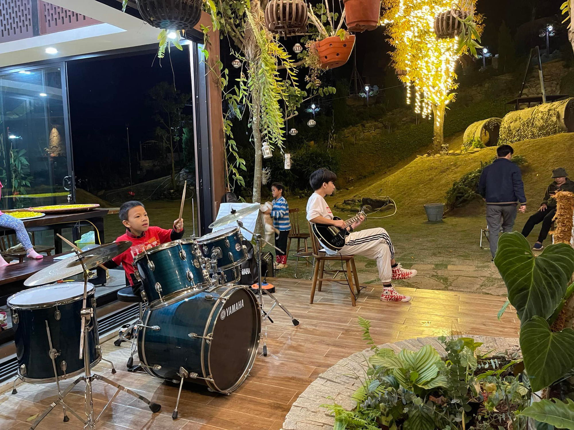 Ngôi nhà nhỏ trên thảo nguyên bước ra từ phim ảnh, làm từ gỗ, chi phí khoảng 1 tỷ đồng - Ảnh 13.