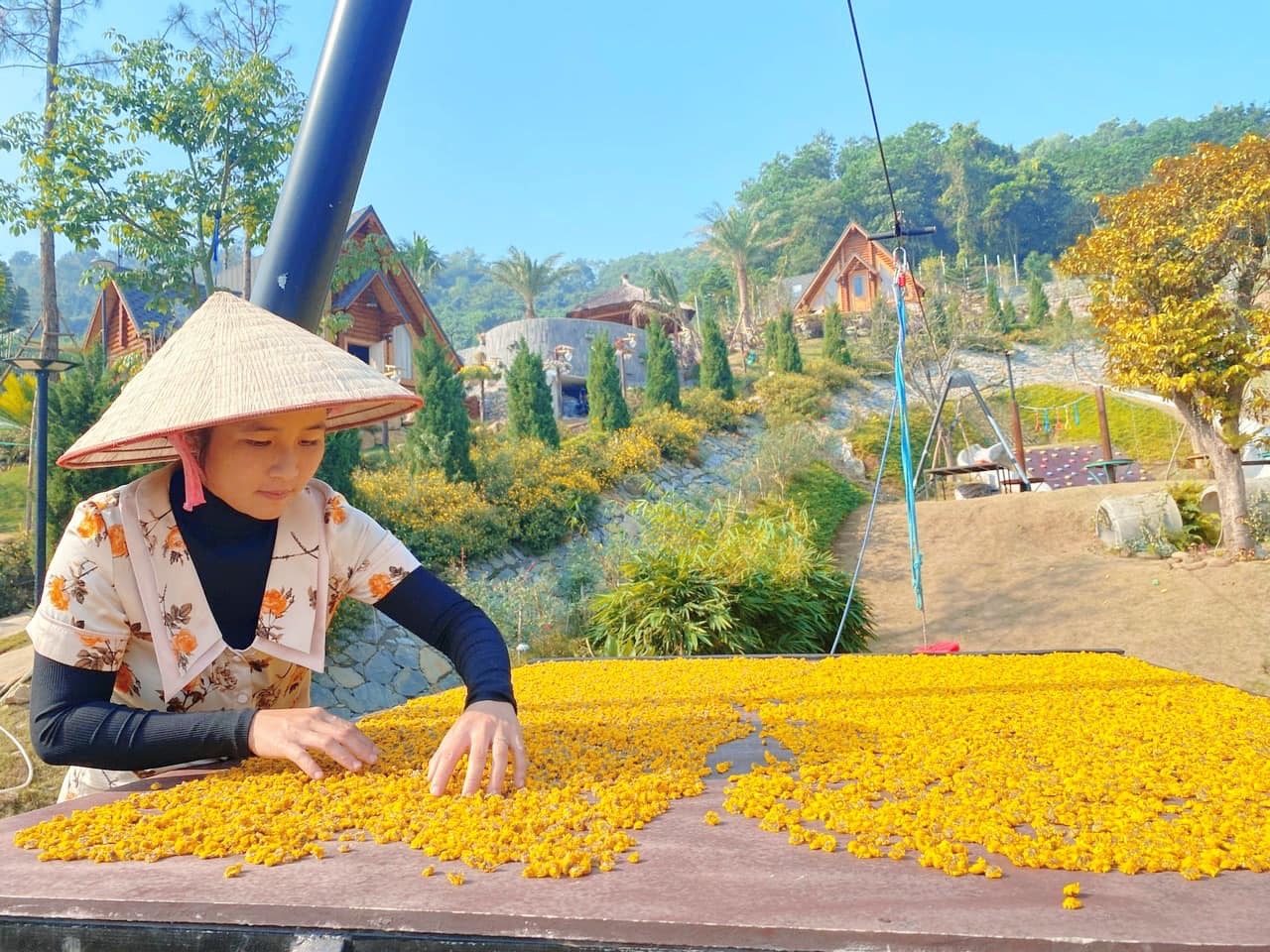 Ngôi nhà nhỏ trên thảo nguyên bước ra từ phim ảnh, làm từ gỗ, chi phí khoảng 1 tỷ đồng - Ảnh 16.