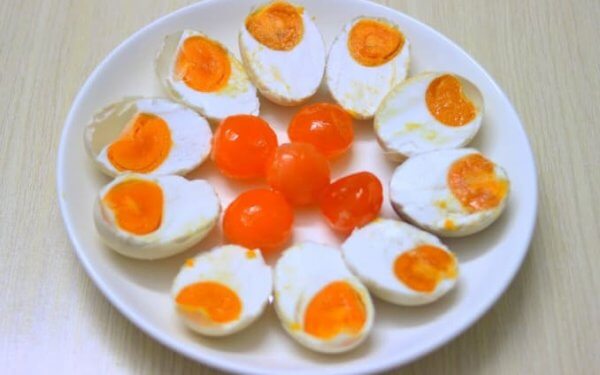 Mưa rét dài ngày có hũ trứng muối trong nhà không lo đói cả tháng và cách làm muối trứng đơn giản nhất 