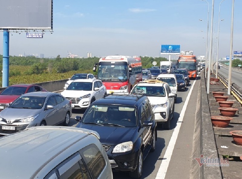 Tai nạn liên hoàn, cao tốc TP.HCM - Long Thành - Dầu Giây kẹt xe hơn 2km - Ảnh 3.