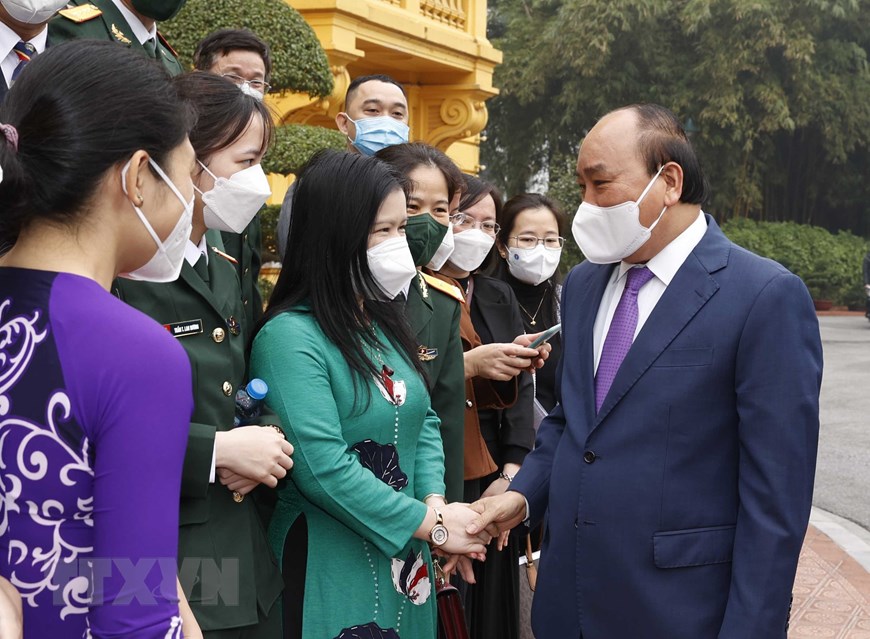 Chủ tịch nước Nguyễn Xuân Phúc gặp mặt cán bộ y tế tiêu biểu toàn quốc - Ảnh 3.