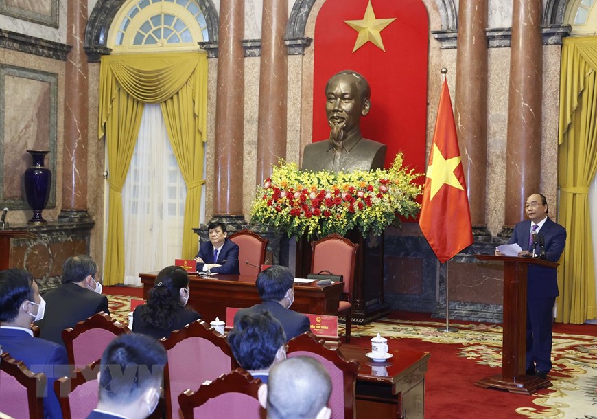 Chủ tịch nước Nguyễn Xuân Phúc gặp mặt cán bộ y tế tiêu biểu toàn quốc - Ảnh 8.
