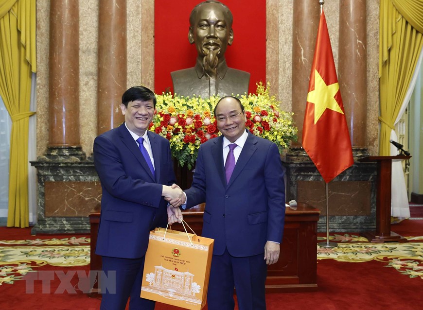 Chủ tịch nước Nguyễn Xuân Phúc gặp mặt cán bộ y tế tiêu biểu toàn quốc - Ảnh 9.