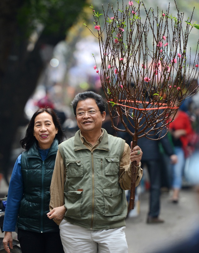 Có con gái lấy chồng xa, nỗi buồn ngày Tết cha mẹ không dám kể - Ảnh 1.