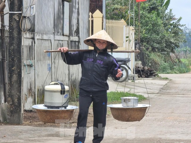 Tục &quot;gánh cỗ, góp mâm&quot; hiếm có hàng trăm năm trong ngày Tết - Ảnh 8.