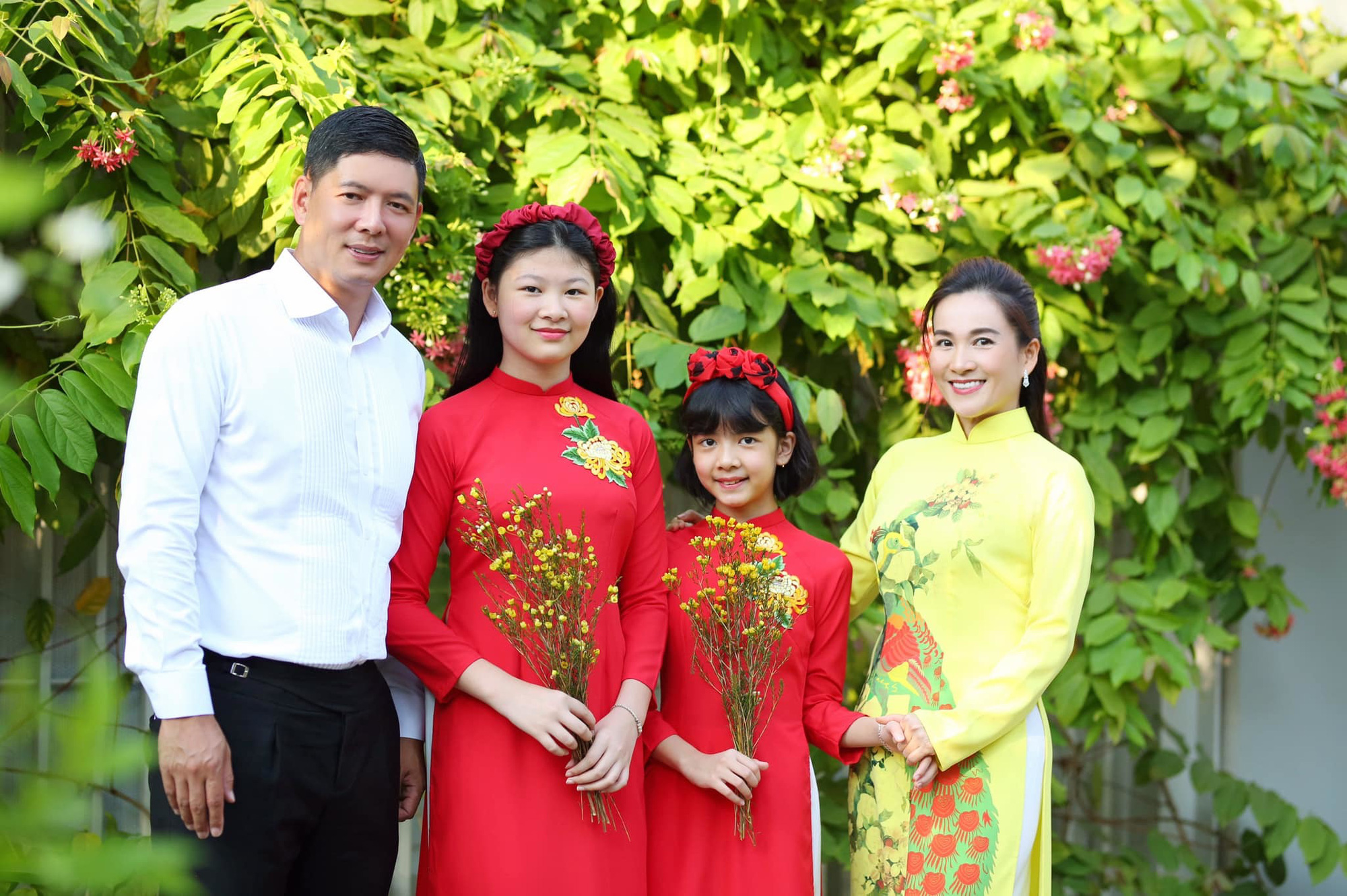 Ba cặp vợ chồng 'máy bay - phi công' hạnh phúc của showbiz Việt - Ảnh 23.