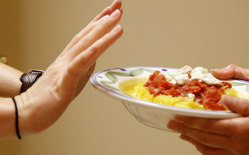 Ngày nào cũng bỏ bữa tối có thể dẫn đến 5 tác hại nghiêm trọng, cả ung thư dạ dày, nhưng có 2 nhóm người không ăn tối cũng không sao - Ảnh 1.