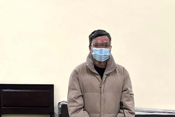 Đá bác sỹ ở Bệnh viện Xanh Pôn, người đàn ông nhận án tù - Ảnh 1.