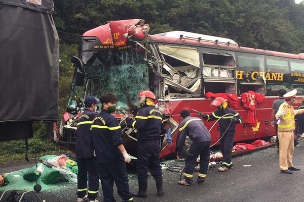 Tai nạn xe khách, hơn 10 người bị thương