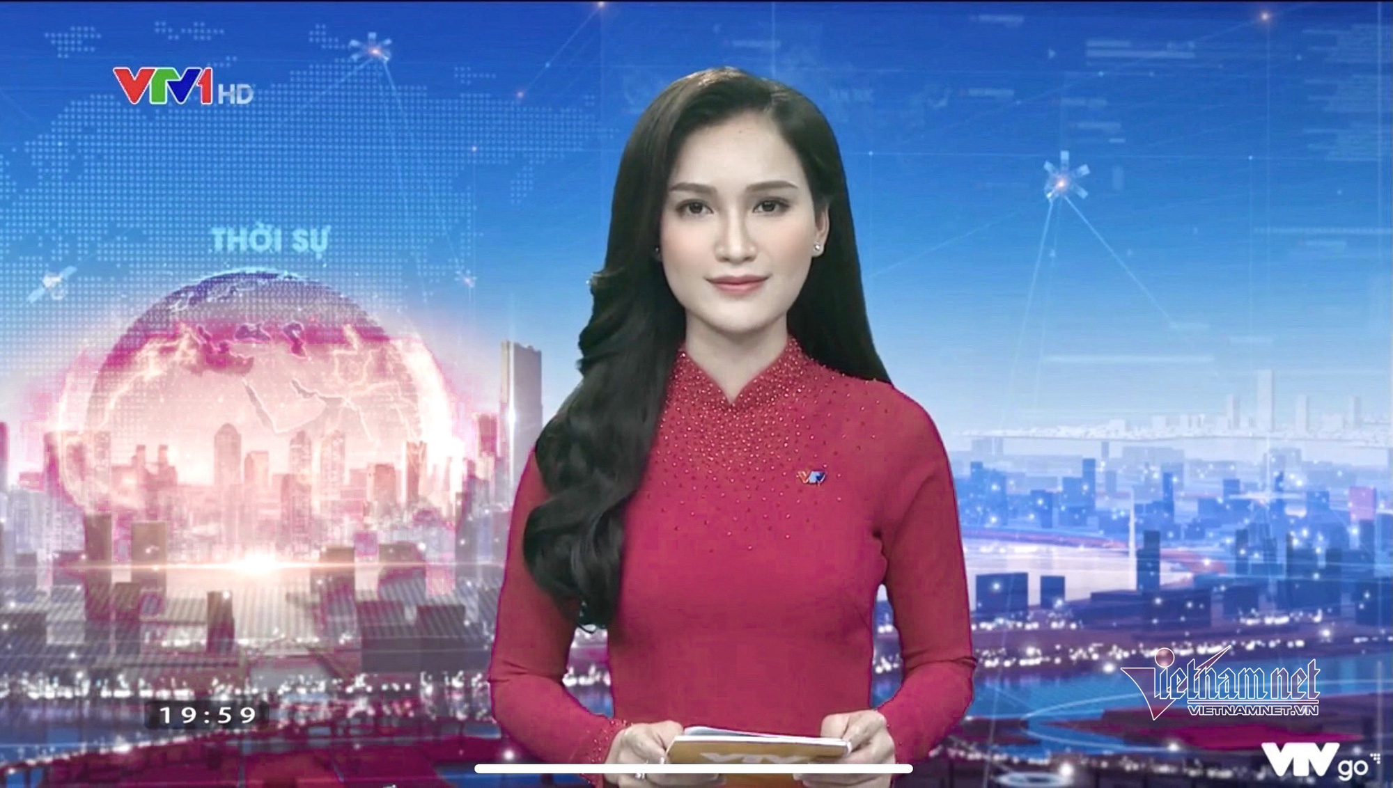 MC Linh Thủy Thời sự 19h ngoài đời khác hẳn trên sóng VTV - Ảnh 15.