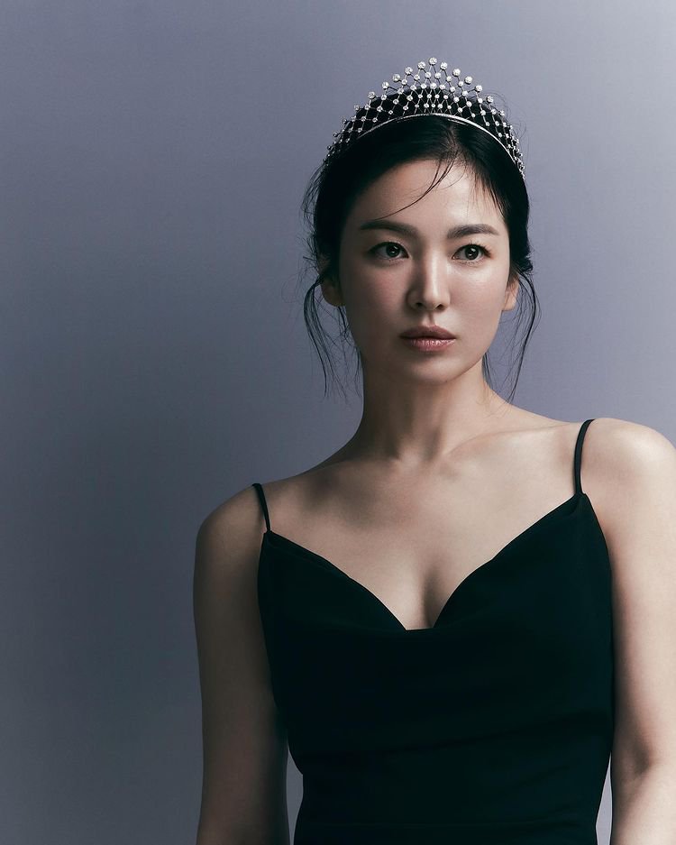 Song Hye Kyo lại vướng nghi vấn hẹn hò bạn diễn - Ảnh 2.