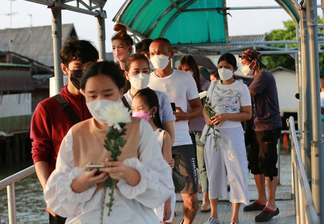 Những hình ảnh đầu tiên trong tang lễ diễn viên 'Chiếc lá cuốn bay' - Ảnh 20.