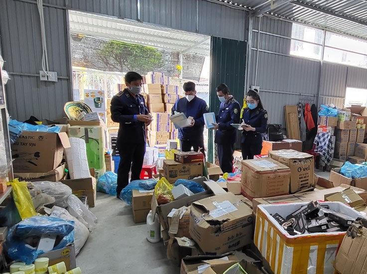 Nhiều đơn vị, cá nhân tại Quảng Bình bị xử phạt vì vi phạm trong kinh doanh kit test COVID-19 - Ảnh 1.