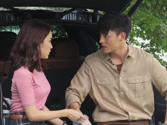 Bố vợ trao 50 cây vàng ngay trong lễ cưới, thế nhưng việc làm ngay sau đó của ông khiến tôi tức giận ném ly rượu xuống đất - Ảnh 1.