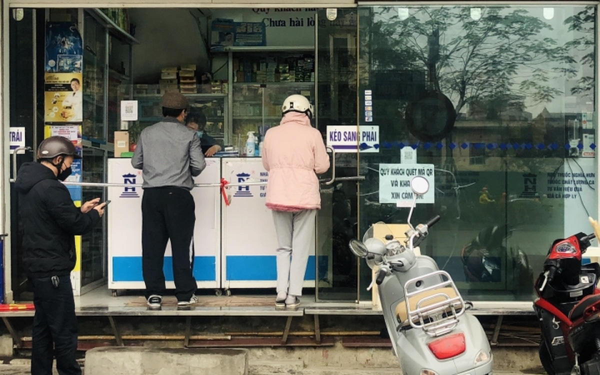 Tin sáng 14/3: F0 ở Hà Nội thản nhiên ra ngoài, đi chợ; người lao động mắc COVID-19 được hưởng bảo hiểm xã hội 