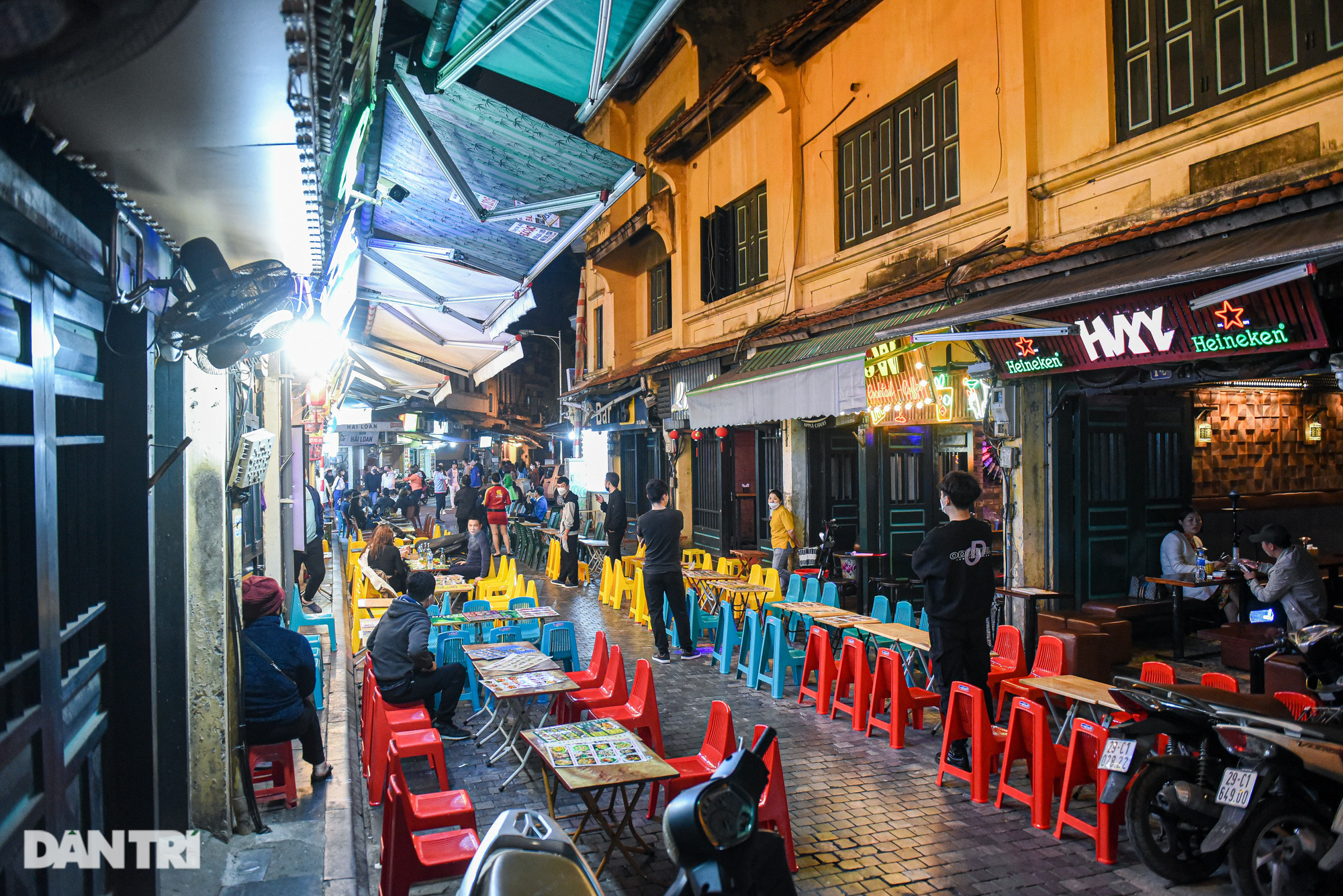 Nhiều chủ quán ở Hà Nội khó hiểu vì phải đóng cửa lúc 21h - Ảnh 2.
