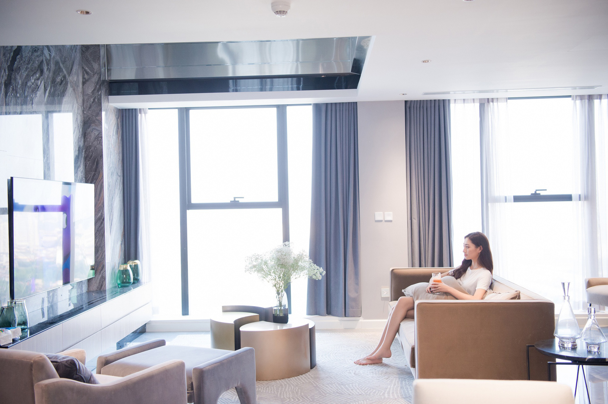 Hoa hậu Lương Thuỳ Linh khoe căn penthouse mới tậu ở tuổi 21, vị trí đắc địa bao trọn góc view đắt giá nhất Hà Nội - Ảnh 9.