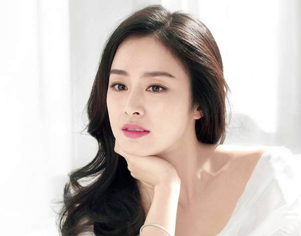 Kim Tae Hee - “quốc bảo nhan sắc” Hàn Quốc: Hơn 40 tuổi vẫn trẻ đẹp nhờ một loại củ mà chị em nào cũng hay mua - Ảnh 3.