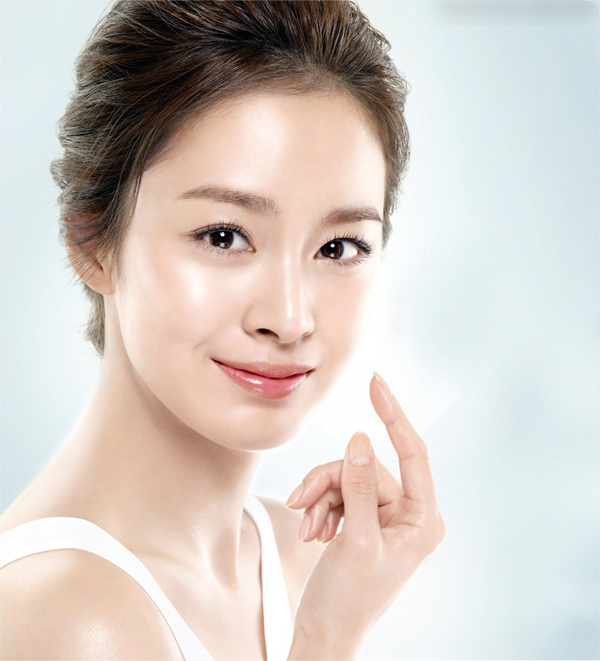 Kim Tae Hee - “quốc bảo nhan sắc” Hàn Quốc: Hơn 40 tuổi vẫn trẻ đẹp nhờ một loại củ mà chị em nào cũng hay mua - Ảnh 2.