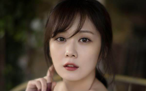 Thói quen 10 phút mỗi ngày này của Jang Na Ra khiến nữ diễn viên luôn trẻ đẹp, da căng mọng 