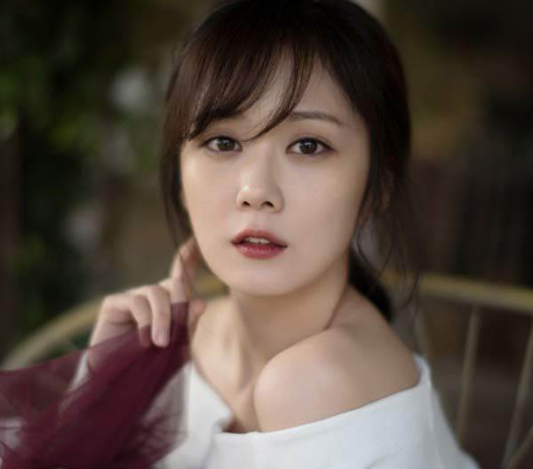Thói quen 10 phút mỗi ngày này của Jang Na Ra khiến nữ diễn viên mãi mãi trẻ đẹp, da căng mọng  - Ảnh 6.