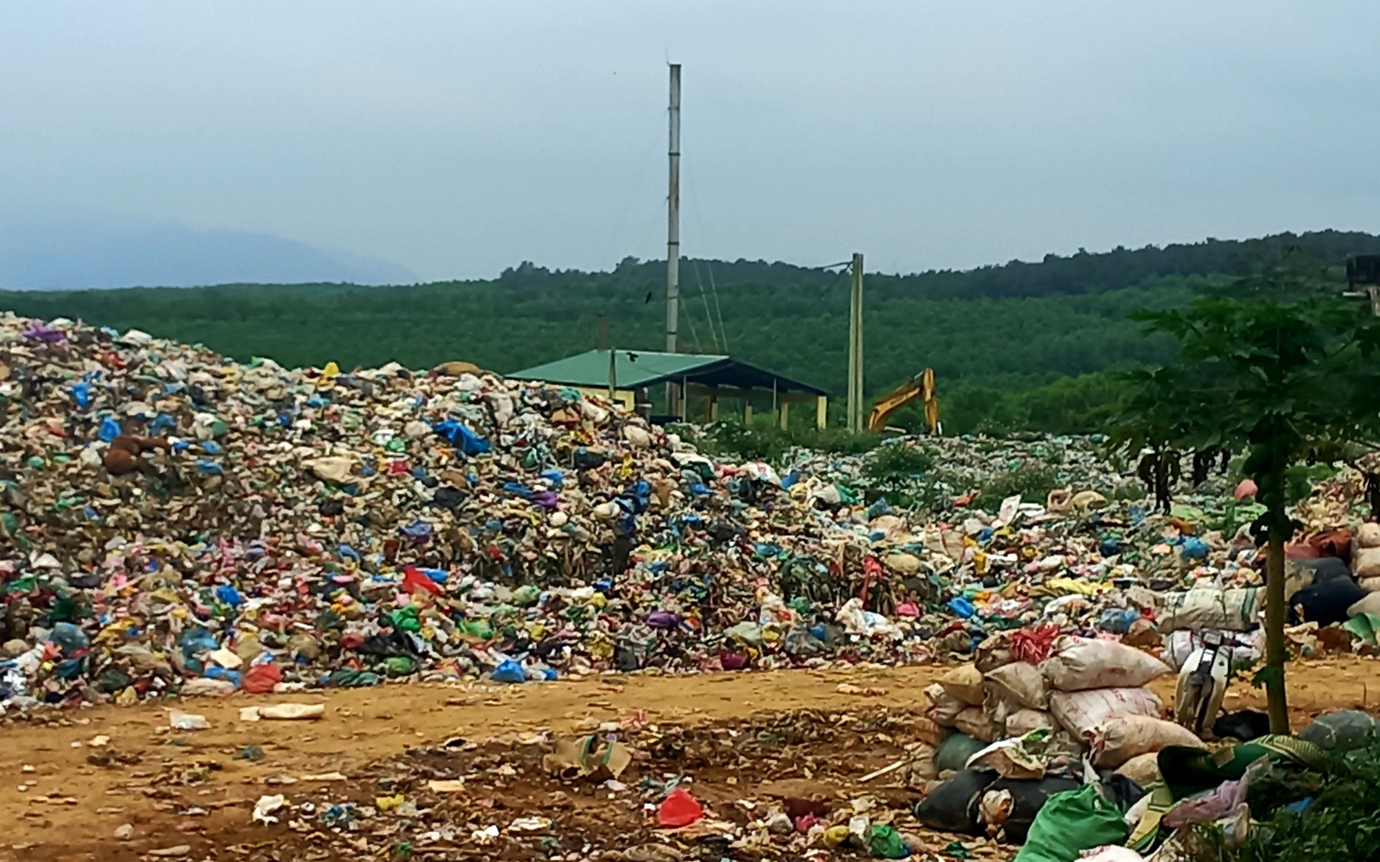 Vì sao dự án lò đốt rác hàng tỷ đồng không thể hoạt động trong khi những "núi rác" dần hình thành?