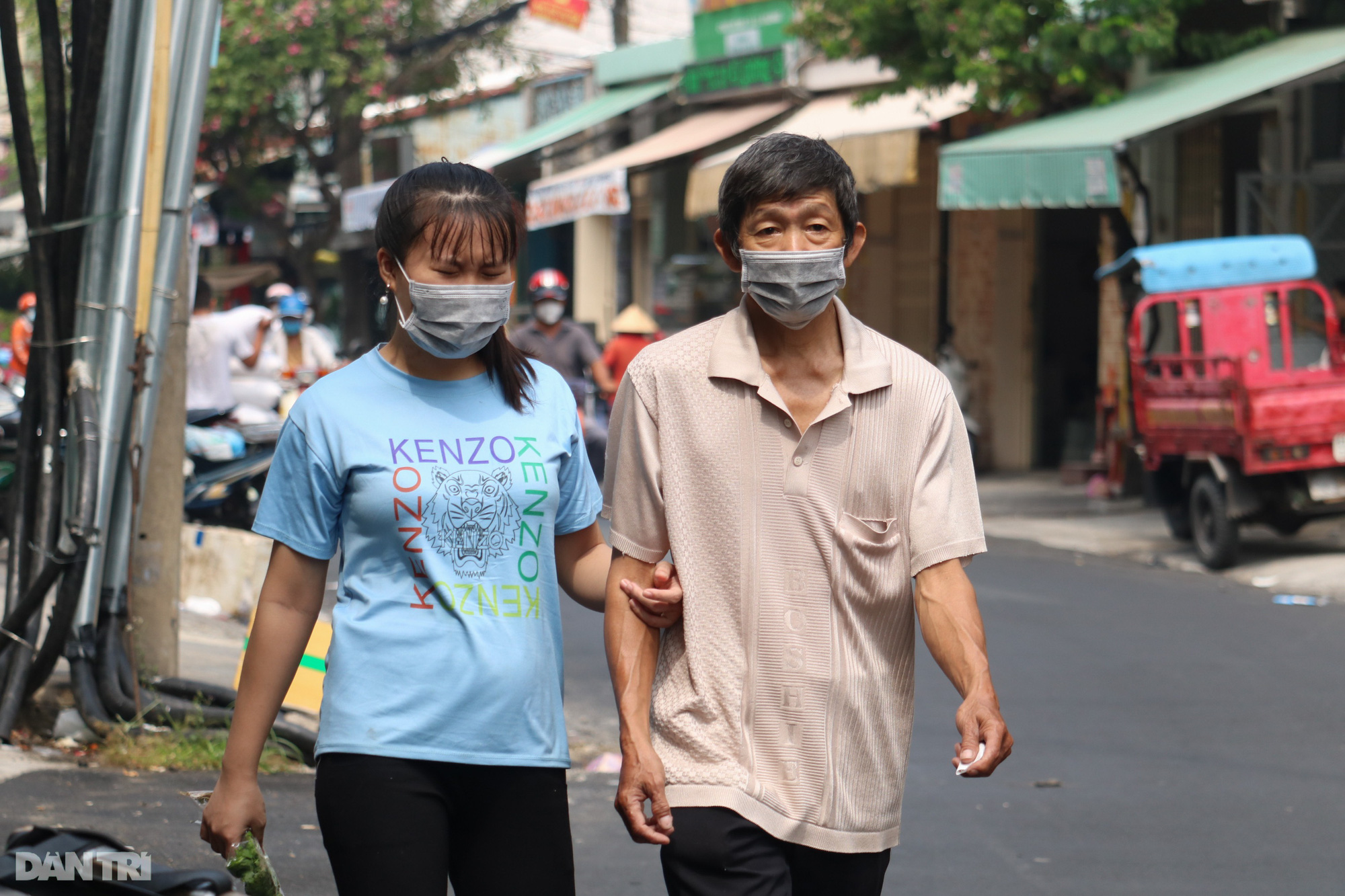 Những cuốc xe trả tiền tùy tâm của chú xe ôm tốt bụng ở Sài Gòn - Ảnh 3.