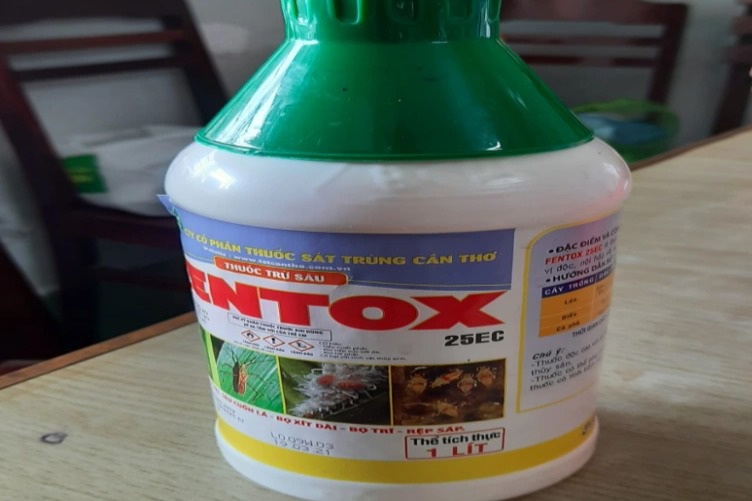 Bố pha nước ngọt với thuốc sâu rồi bảo con 6 tuổi uống - Ảnh 1.