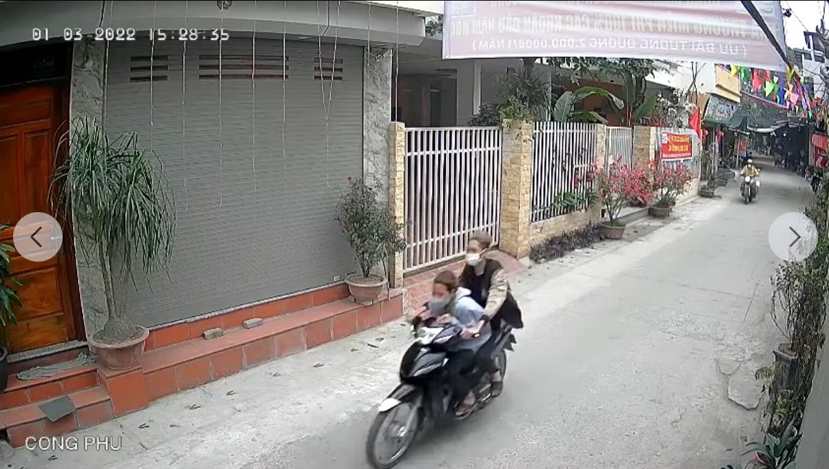 Hai thanh niên đầu trần phóng xe máy bỏ chạy CSGT, cái kết sau 6 phút ai cũng hài lòng - Ảnh 1. Hai thanh niên đầu trần phóng xe máy bỏ chạy CSGT, cái kết sau 6 phút ai cũng hài lòng - Ảnh 1.