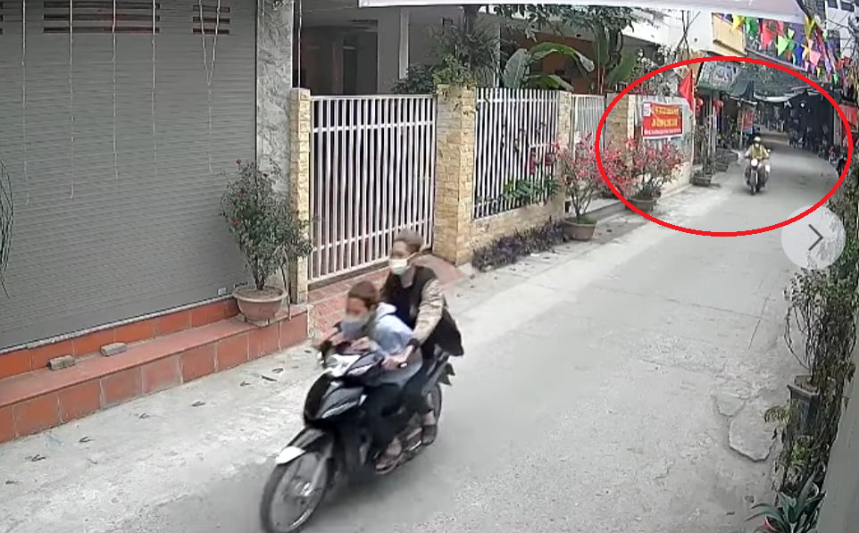 Hai thanh niên đầu trần phóng xe máy chạy trốn CSGT, cái kết sau 6 phút ai cũng hài lòng - Ảnh 1. Hai thanh niên đầu trần phóng xe máy chạy trốn CSGT, cái kết sau 6 phút ai cũng hài lòng - Ảnh 1.